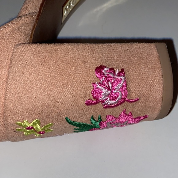 Kenneth Cole Heels - Picture 8 of 9